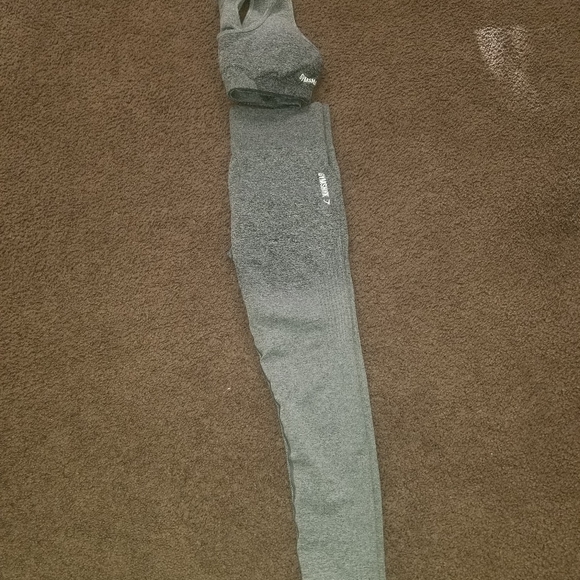 Gymshark ombre grey set - Picture 5 of 13